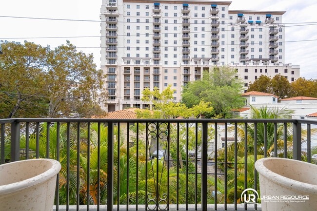 Building Photo - 300 Majorca Ave