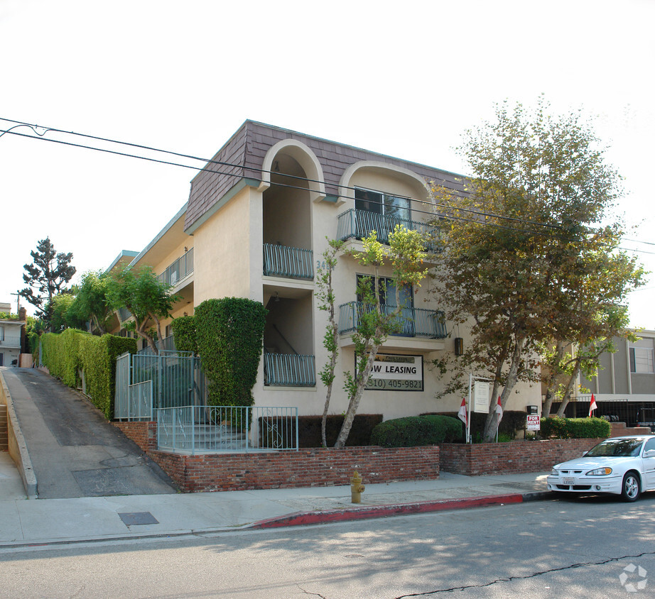 Primary Photo - Centinela Apartments