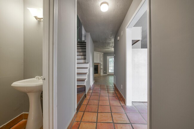 Foto del edificio - 667 Hunting Creek Ln SE