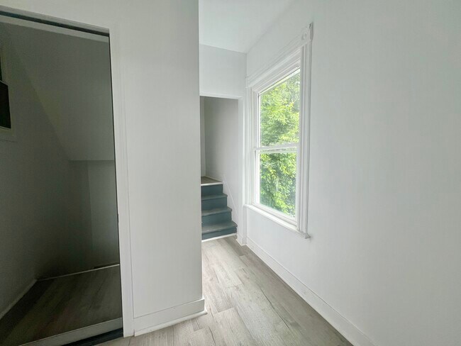 Foto del edificio - 236 Willetts Ave