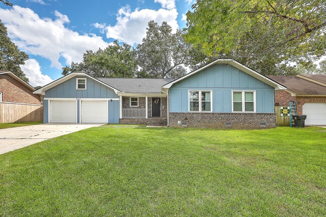 Building Photo - Ranch Style Ladson Home!!