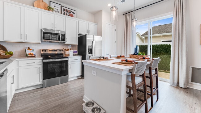 Building Photo - Yardly Broadway