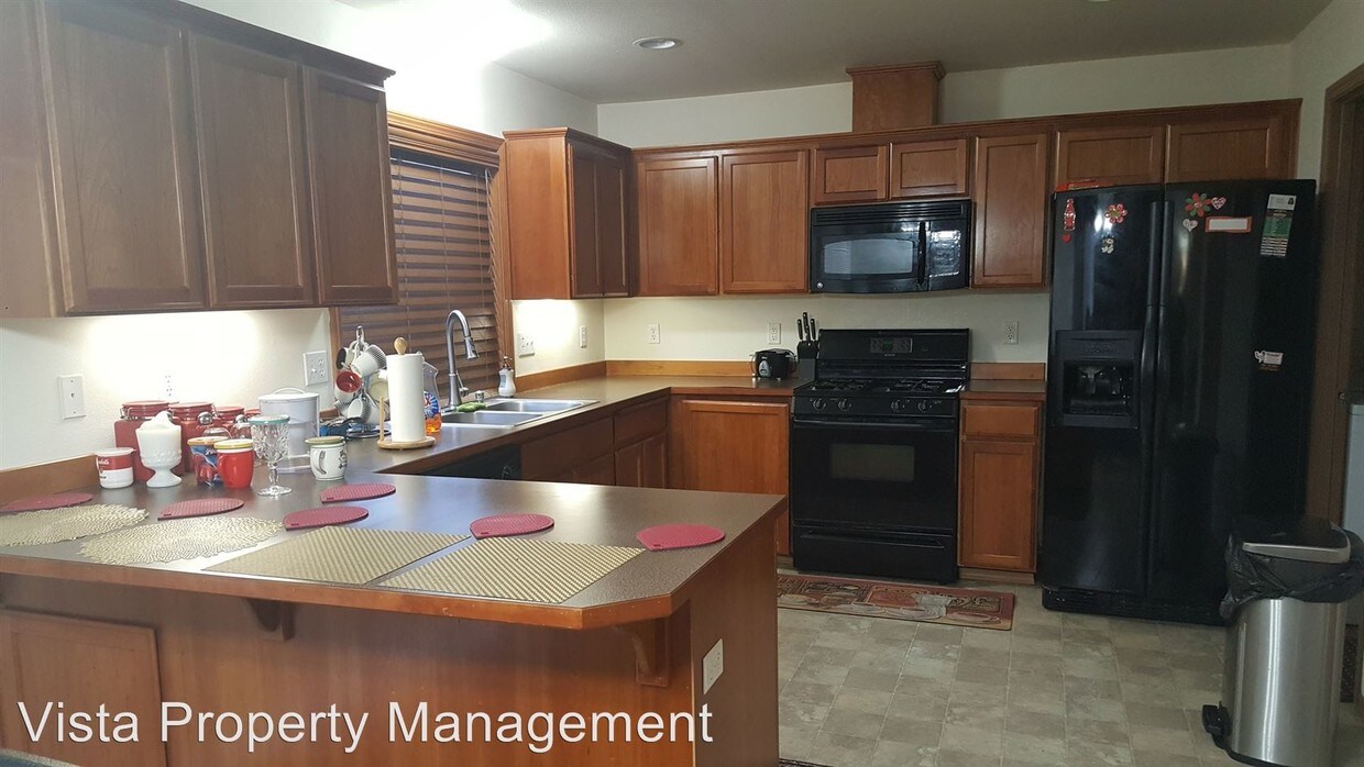 Primary Photo - 4 br, 2.5 bath House - 1607 201st St. E