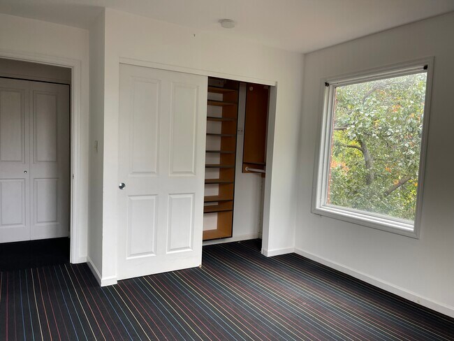 Foto del edificio - 4111 W Pine Blvd