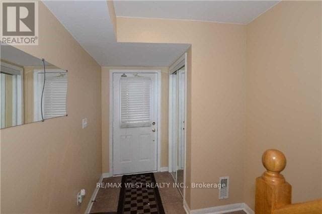 Building Photo - 3030-3030 Breakwater Ct