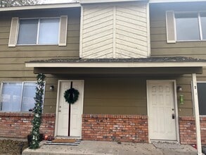 Building Photo - 203 E Bird Ave