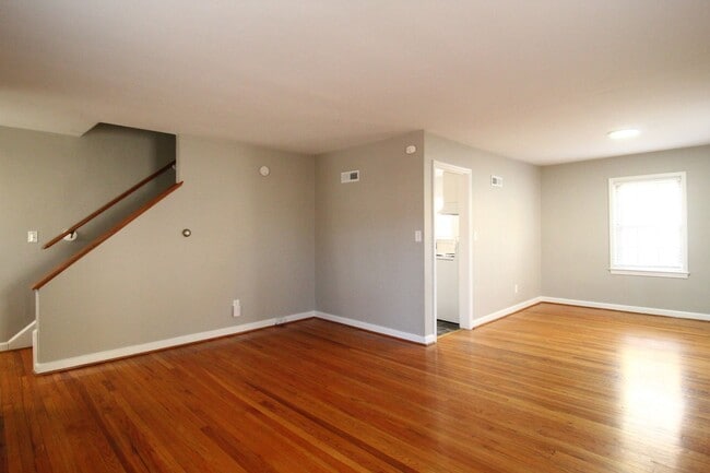 Building Photo - February FREE On This 2 Bedroom 2 Bath Duplex In The Waldo Area