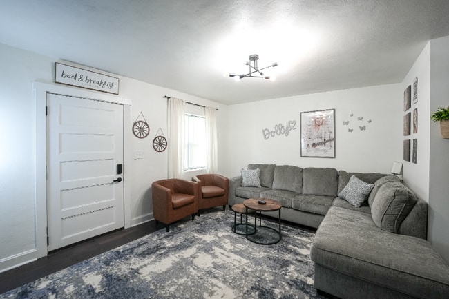 Building Photo - 2102 Scovel St