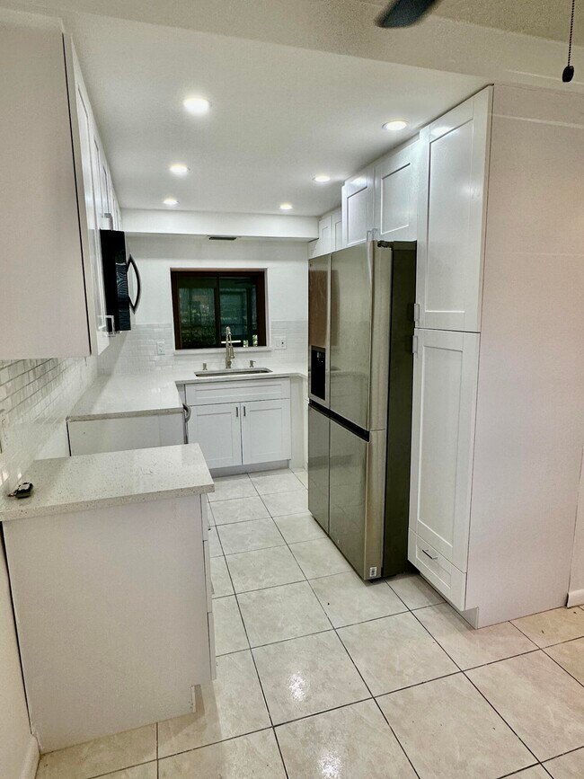Foto del edificio - 23099 Barwood Ln N