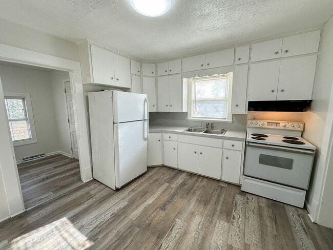 Building Photo - 520 Harlan Ave NE