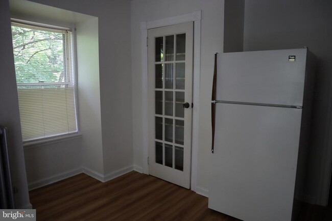 Building Photo - 208 Linden Ave