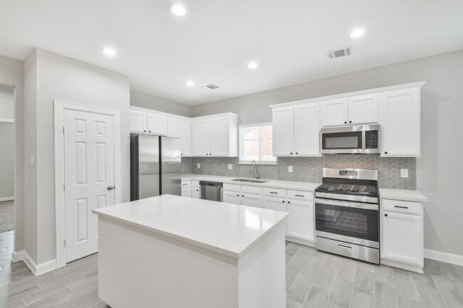 Photo - 7524 E Maxroy St Apartment