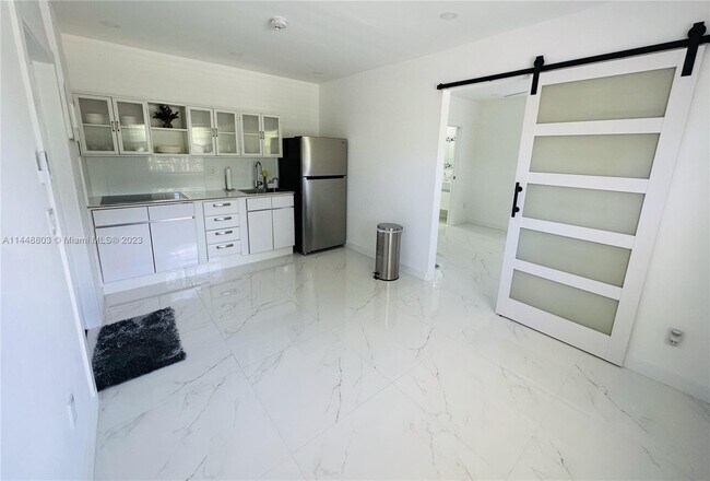 Foto del edificio - 1315 NE 181st St