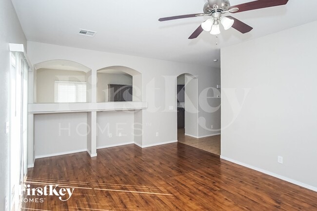 Foto del edificio - 7486 Decoro St