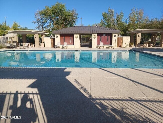 Foto del edificio - 1882 S Seton Ave