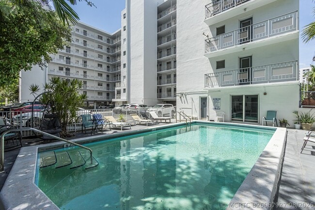 Building Photo - 1340 Lincoln Rd