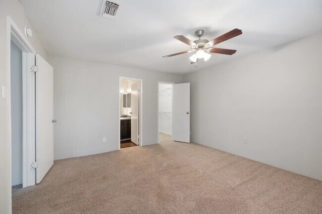 Foto del edificio - 2800 Ashford Trail Dr