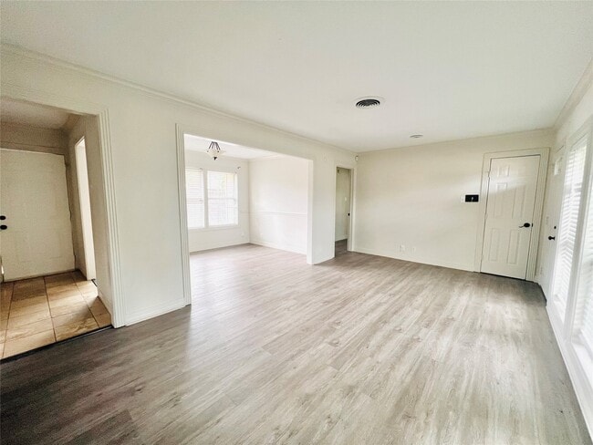 Foto del edificio - 1910 Huge Oaks St