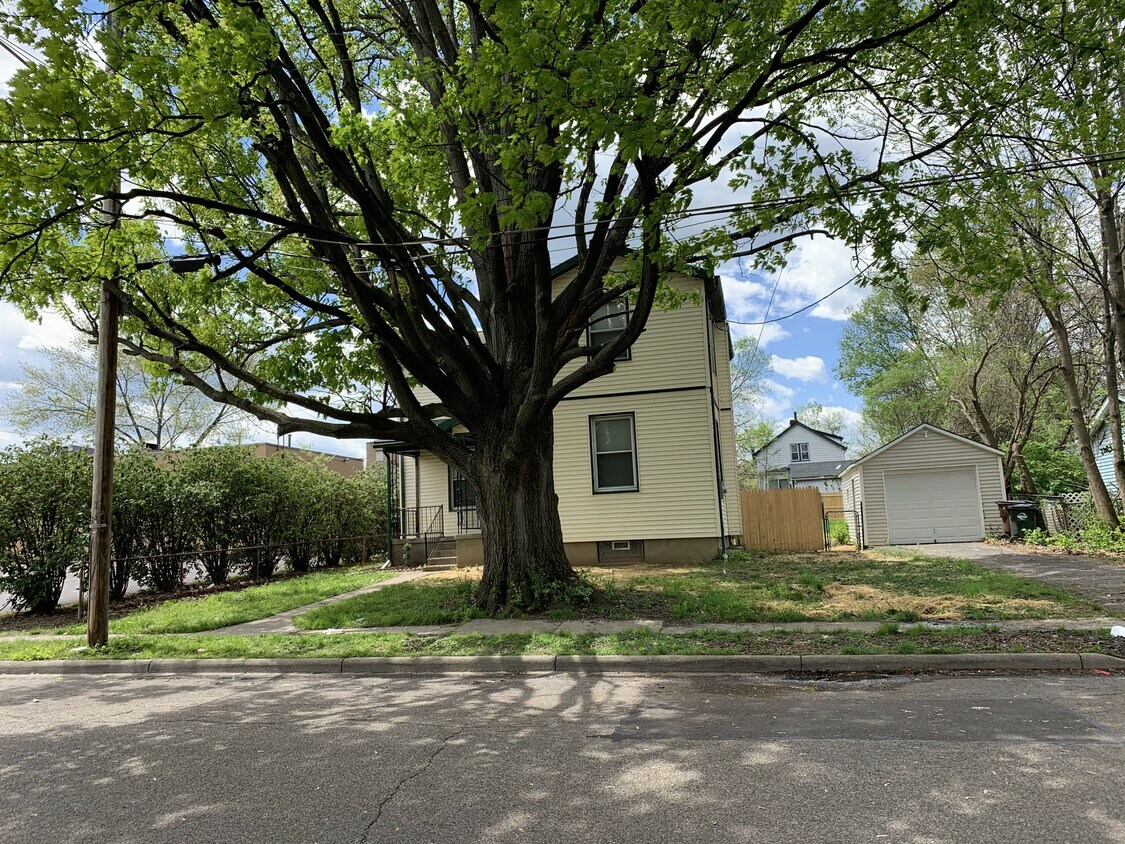 Primary Photo - 6913 Gilbert Ave