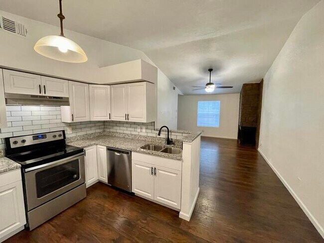 Foto del edificio - 720 NE 27th St