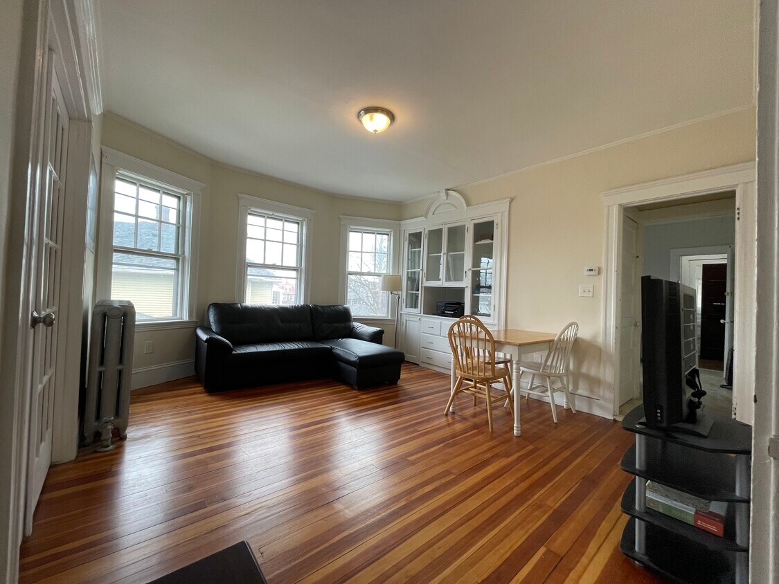 Living /Dining room - 40 Monastery Rd