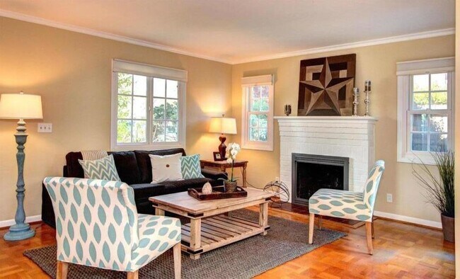 Building Photo - Charming Coastal Midtown Palo Alto 3bd/2 B...
