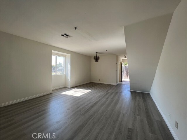 Building Photo - 1211 Huntington Dr
