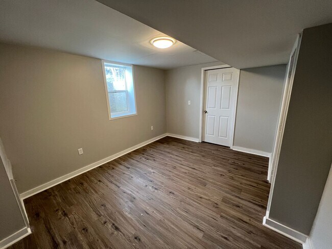 Building Photo - 4 Bed 1 Bath- Nicely Updated!