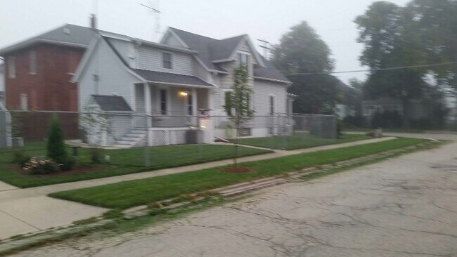 Building Photo - 2020 53rd St