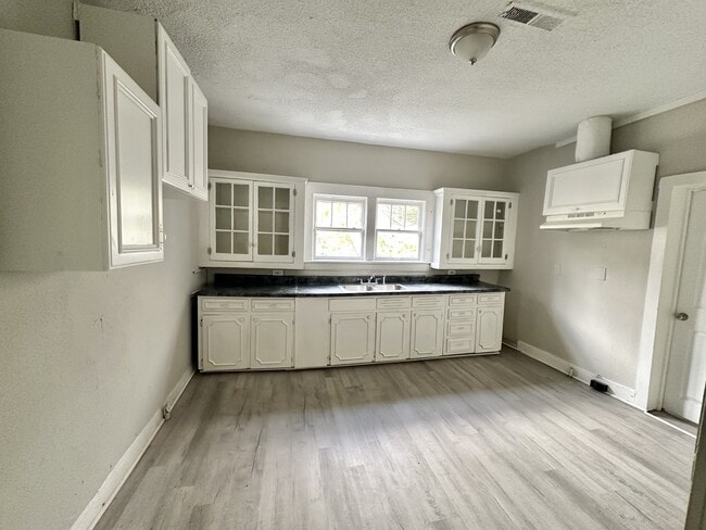 Building Photo - 1430 19th St Ensley