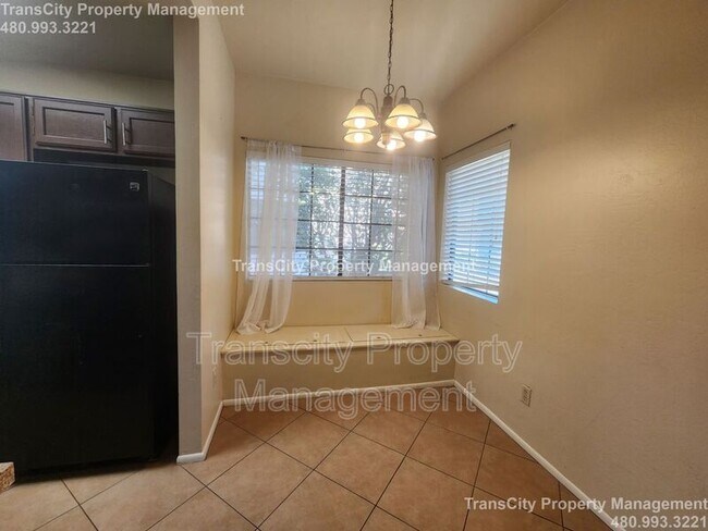 Foto del edificio - 930 N Mesa Dr