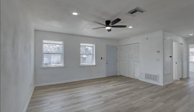 Building Photo - 417 Hollyhock Ln