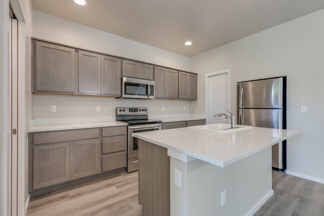 Building Photo - 1979 W Franklin Rd