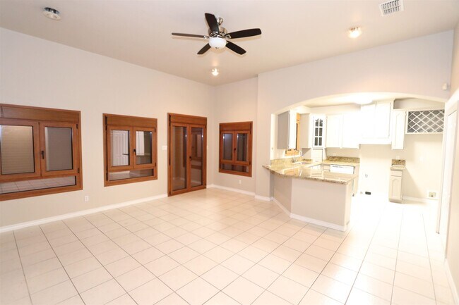Foto del edificio - 8721 Liberty Loop