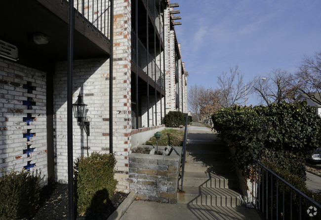 Building Photo - The Madrid Condominium