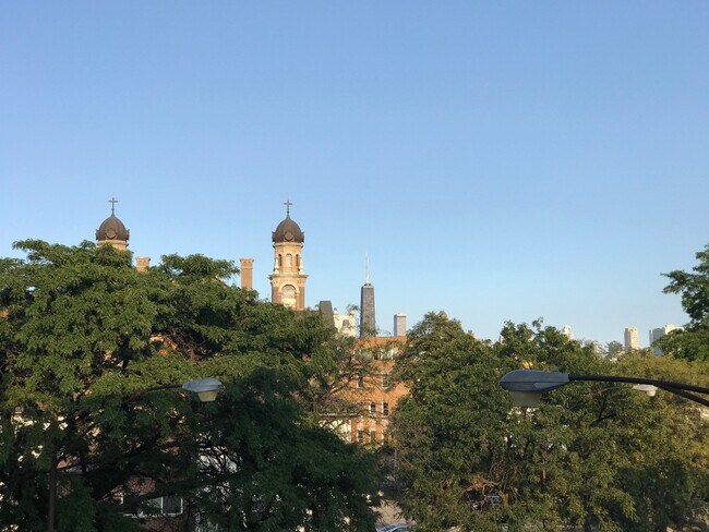 Foto del edificio - 1132 N Milwaukee Ave