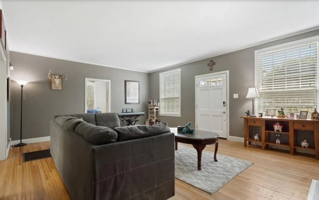 Building Photo - 1413 Augusta Ave