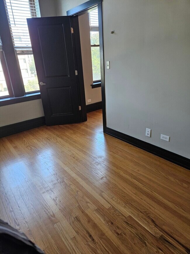 Foto del edificio - 1428 N Western Ave