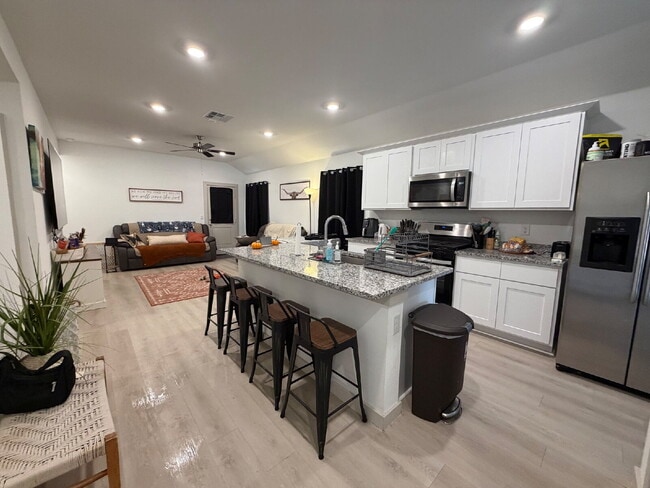 Foto del edificio - "Charming 3-Bedroom Home in Frenship ISD"