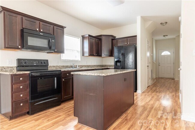 Building Photo - 108 Lookout Point Pl