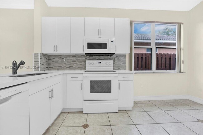 Building Photo - 9437 SW 183rd Terrace