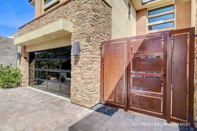 Foto del edificio - 64 Grey Feather Dr