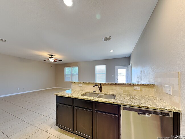 Foto del edificio - 7715 Watersedge Cove