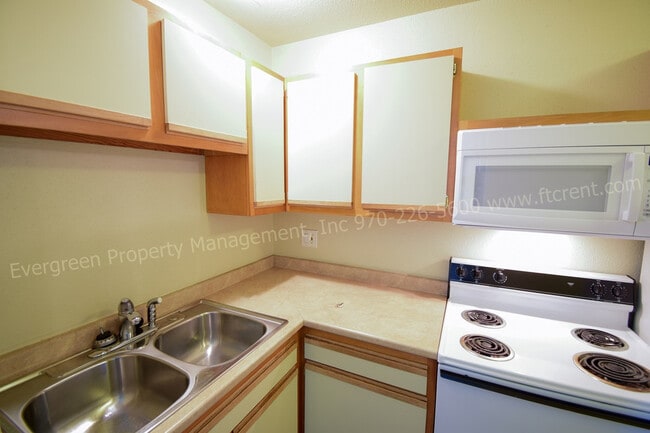 Building Photo - 923 James Ct