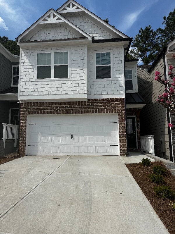 Primary Photo - 300 Whitetail Cir