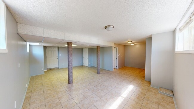 Building Photo - 9835 100a Ave