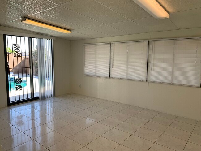 Building Photo - 7300 Lattimore Dr