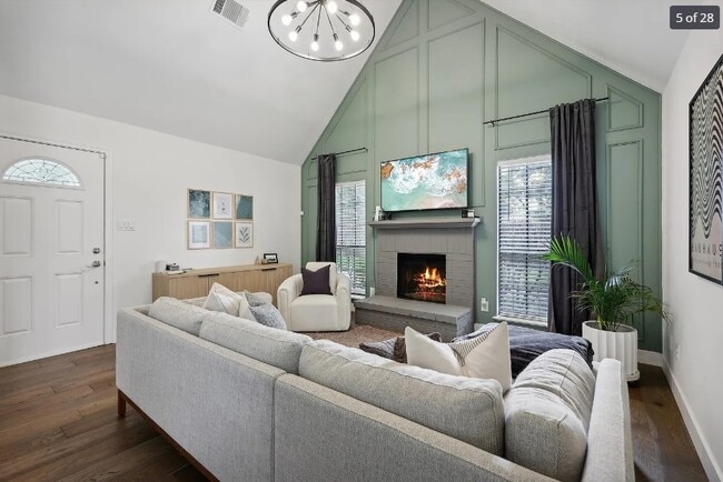 Building Photo - 13246 Pandora Dr