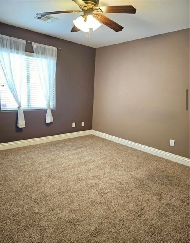 Building Photo - BEAUTIFUL 2 BEDROOM 2 BATH UNIT