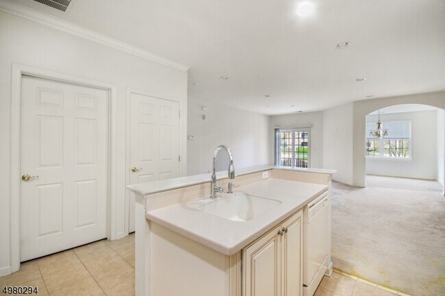 Building Photo - 33 Ridgeview Ln